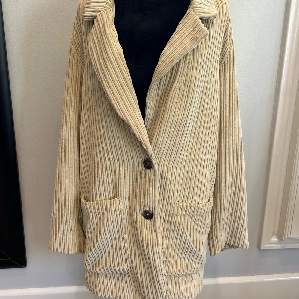 Free People We the Free size Medium tan corduroy jacket. Excellent Condition